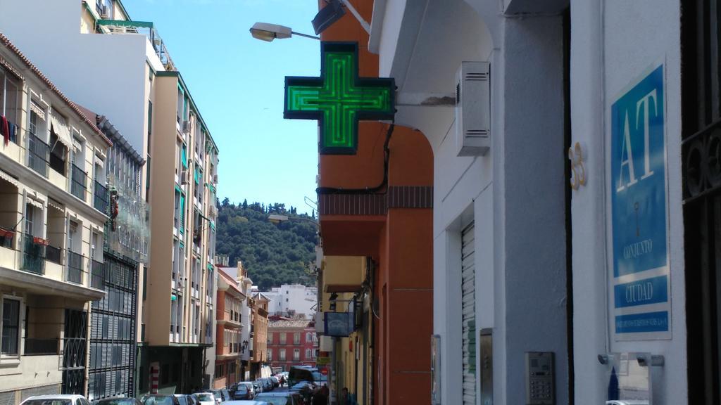 Apartamentos Fernando El Catolico Malaga Exterior photo