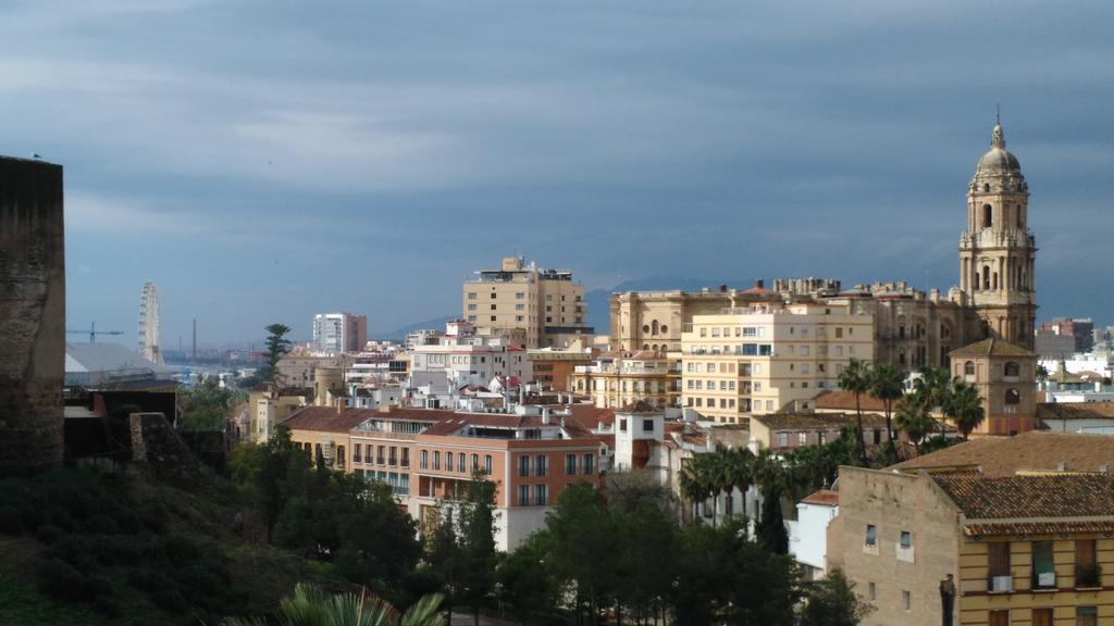 Apartamentos Fernando El Catolico Malaga Exterior photo